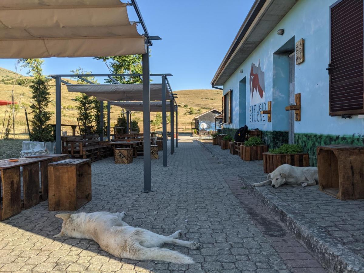 Rifugio Silone Hostel Pescina Kültér fotó